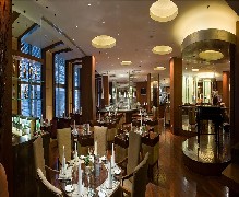 刷浦发信用卡,上海紫金山大酒店汇海餐厅 三人同行一人免单的优惠,卡宝宝网