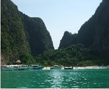 刷浦发信用卡报名参加中信国旅巴厘岛、曼谷、巴提雅9日游或甲米岛、普吉岛、大PP岛6日游线路,立减600元/人的优惠。,卡宝宝网